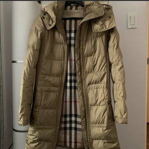 Beautiful authentic Burberry coat. Great condition. Can be worn 3 season.